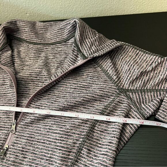 Lululemon Race Your Pace 1/2 Zip Gray Purple Striped 4 - Picture 13 of 14